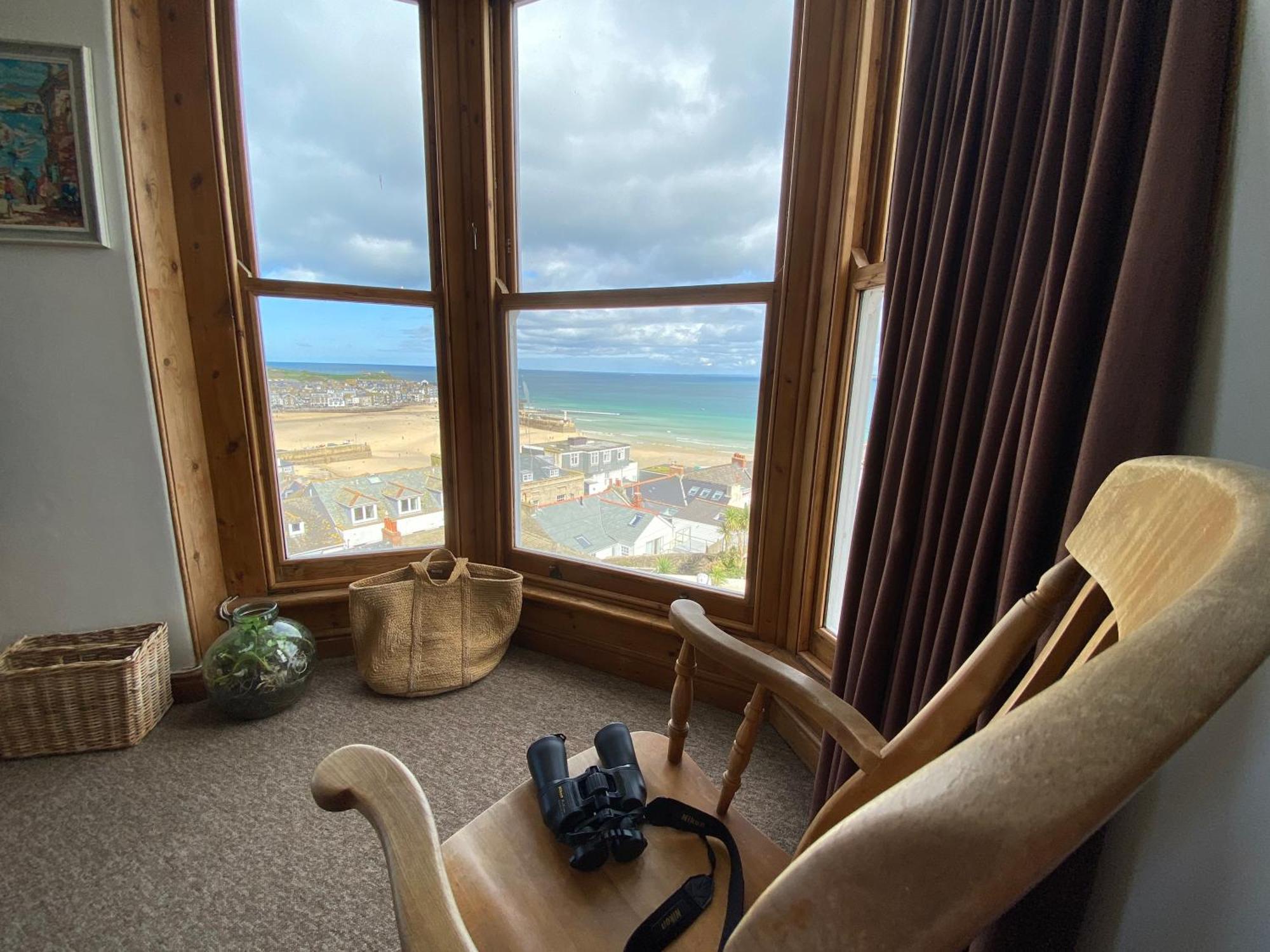 Huer'S Watch A Beautifully Presented Private Apartment With Far Reaching Views Over St Ives Harbour And Bay And Free Onsite Parking For Larger Groups Book Along With Our Connecting Two Sister Apartments エクステリア 写真