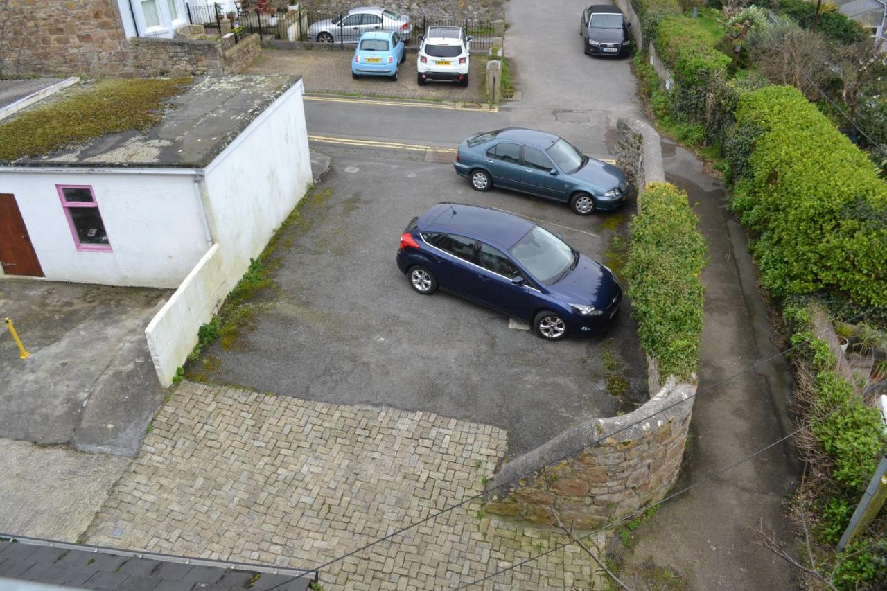 Huer'S Watch A Beautifully Presented Private Apartment With Far Reaching Views Over St Ives Harbour And Bay And Free Onsite Parking For Larger Groups Book Along With Our Connecting Two Sister Apartments エクステリア 写真